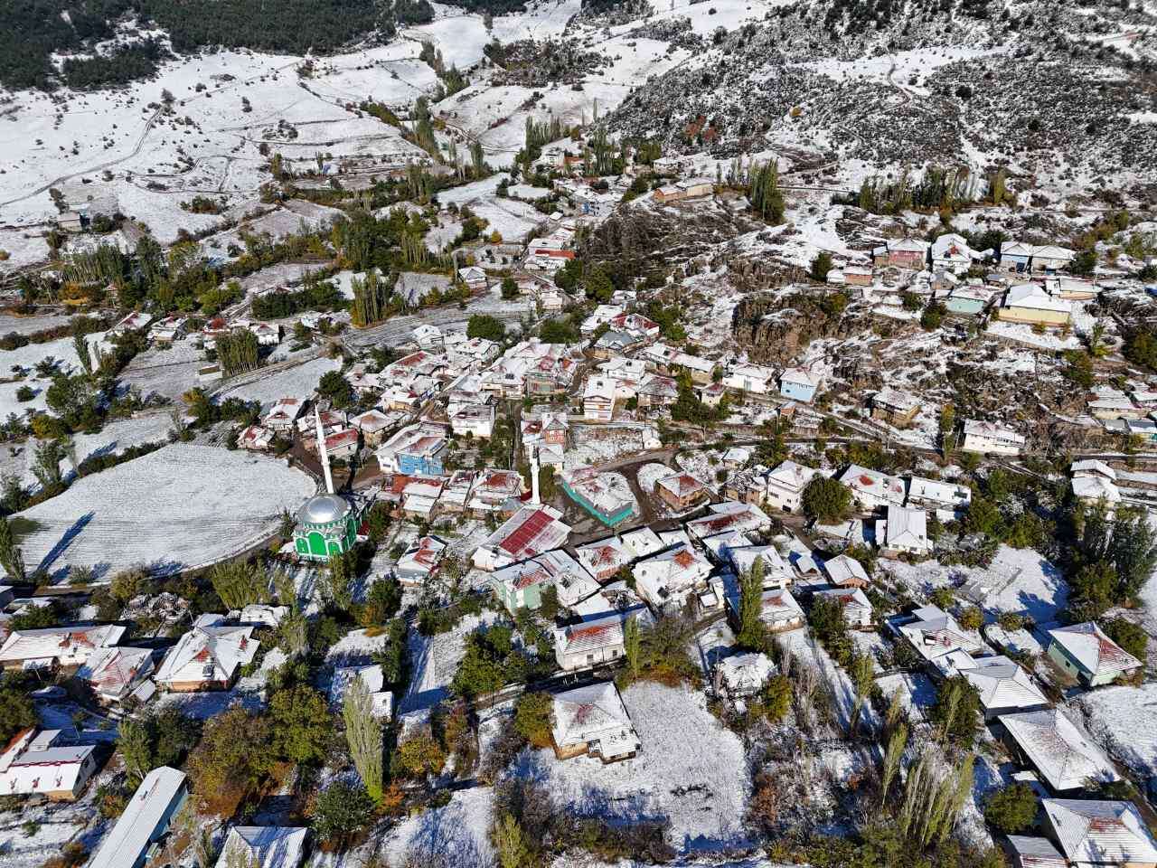 Uşak'a Mevsimin İlk Karı düştü 4